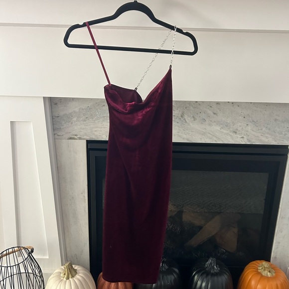 Lovely Wine Red Velvet Cocktail Dress - Picture 2 of 3